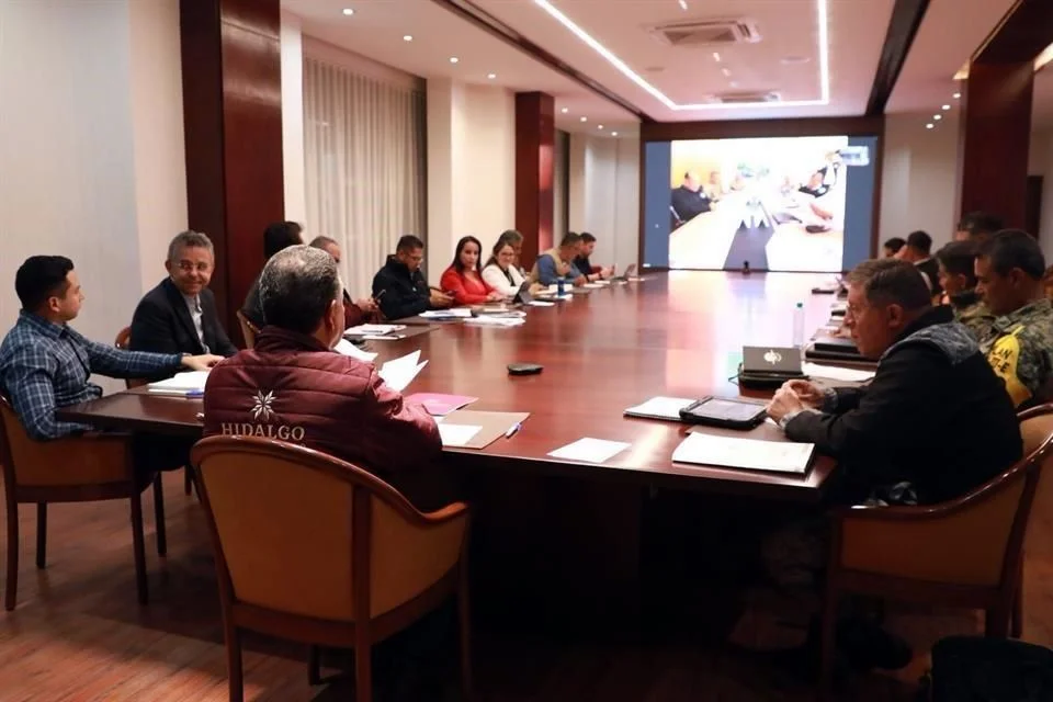 El Gobernador de Hidalgo, Julio Menchaca, participó en la reunión con la Presidenta.