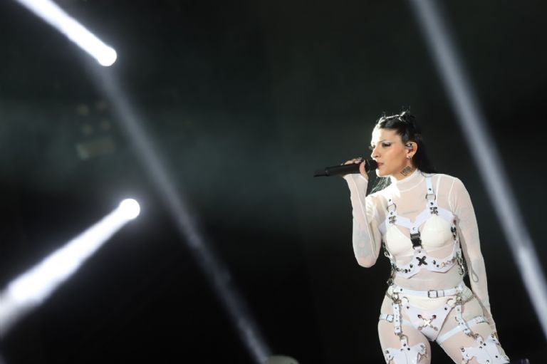 Escena sugerente de 'Risas y la Cabina del Viento'