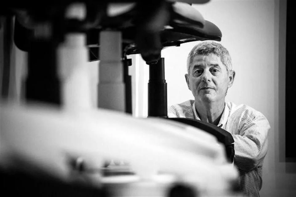 Sigfrido Bilbao se formó en arquitectura de interiores en la Escuela Iade Internacional de Barcelona y en diseño industrial en la Escola Massana.