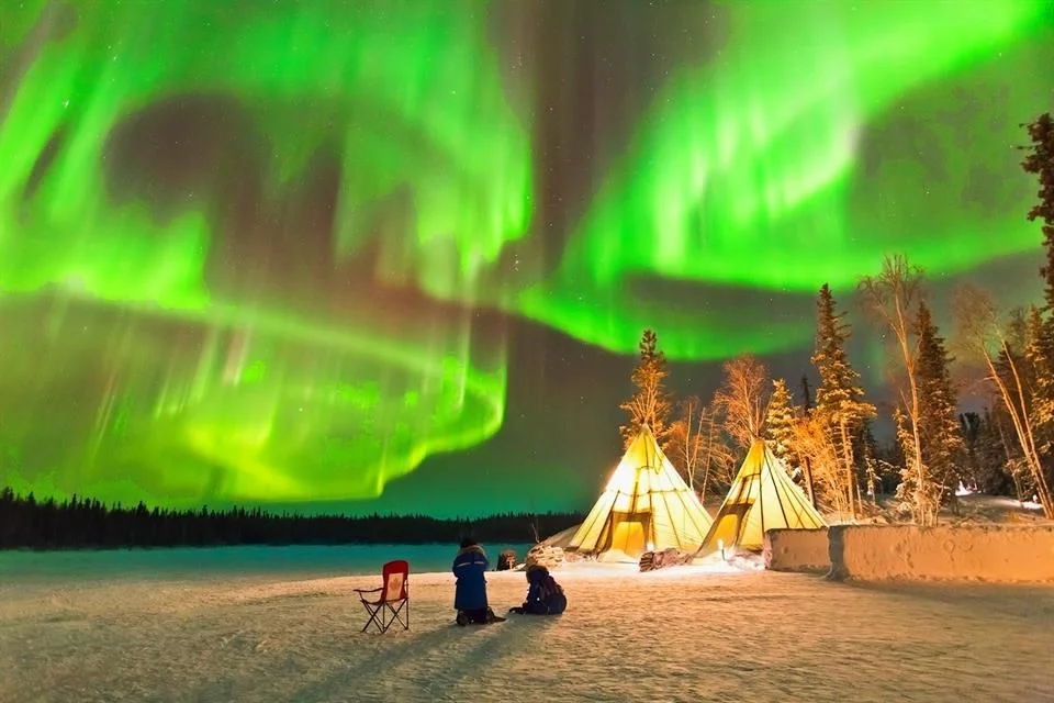 Ya desde tiempos remotos, los habitantes de los pueblos indígenas tenían un vínculo espiritual con las auroras y hoy, gustosos, comparten sus leyendas.