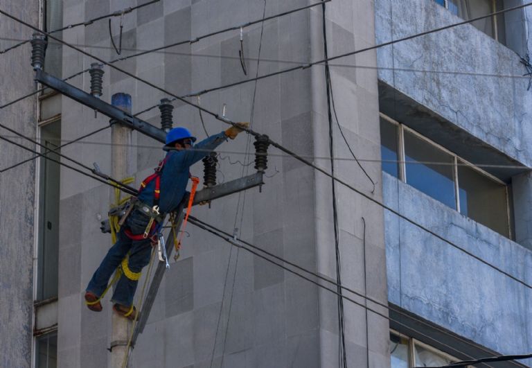 La Secretaría de Energía ayudará a dos municipios con el pago de la luz