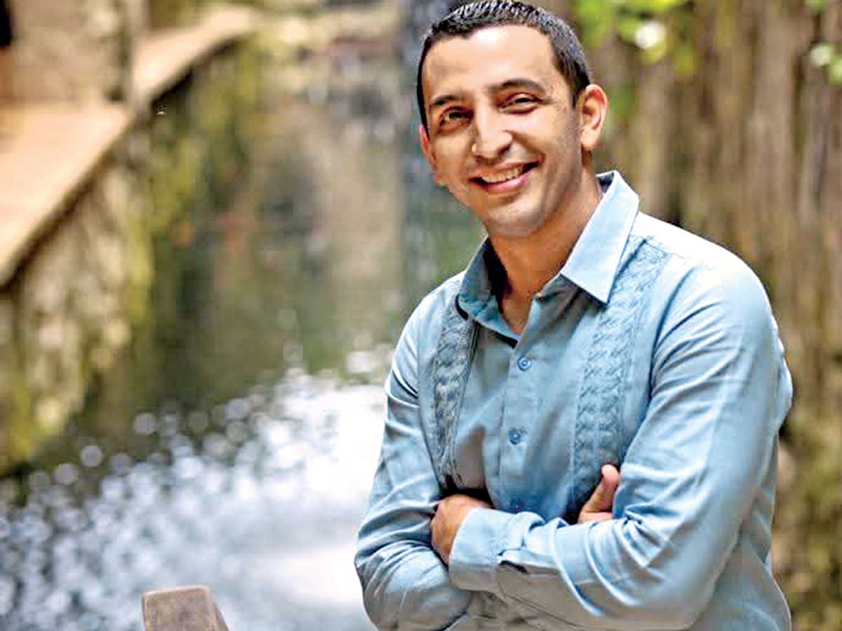 Jony Cerna Cardona, gastroenterólogo.