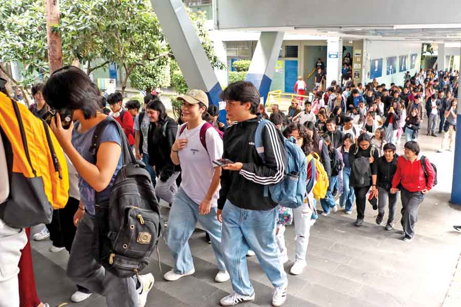 Estudiantes han sido evacuados de preparatorias de la UNAM ante situaciones de riesgo. Estudiantes han sido evacuados de preparatorias de la UNAM ante situaciones de riesgo.
