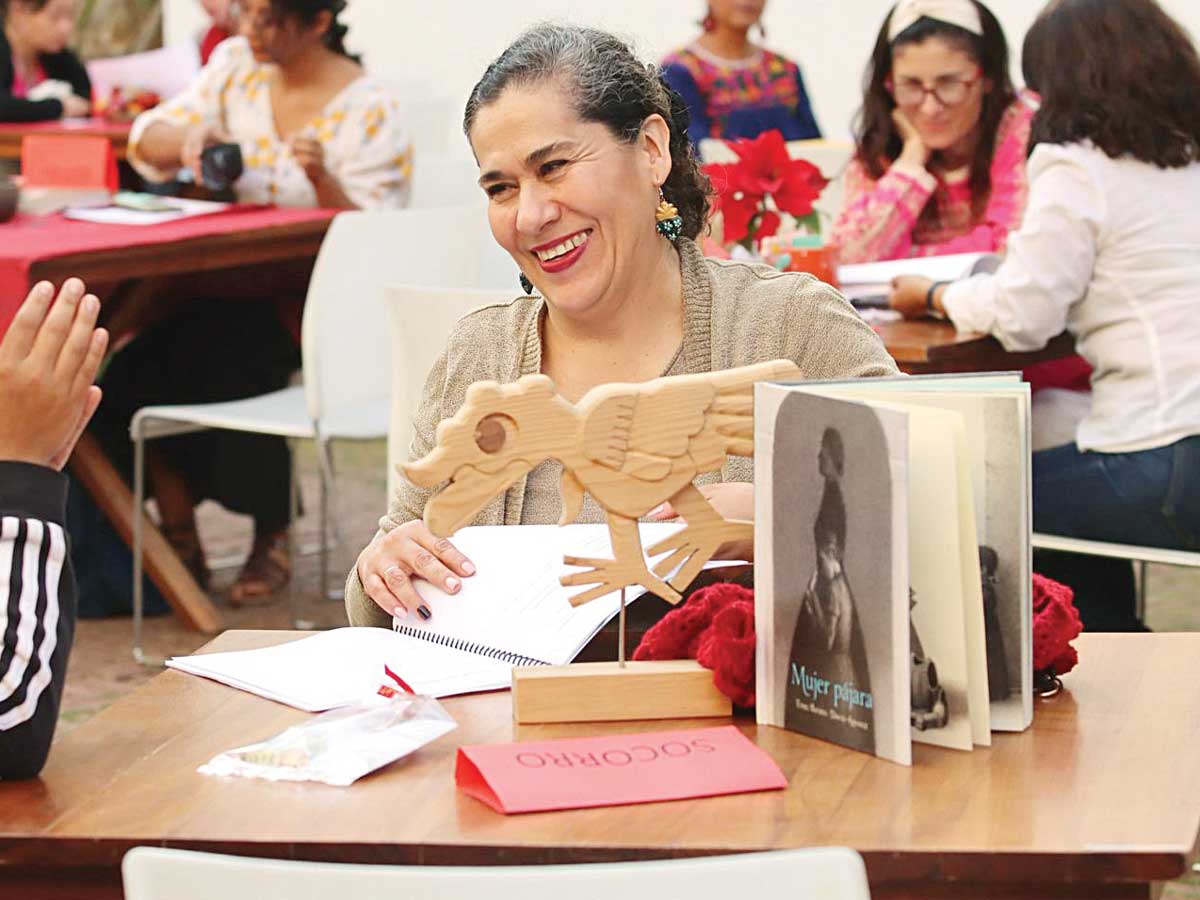 Integrante de la colectiva Cucharadas de poesía. Integrante de la colectiva Cucharadas de poesía.