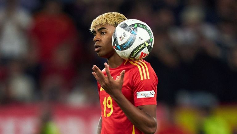 Montaje de varios futbolistas jóvenes y consagrados