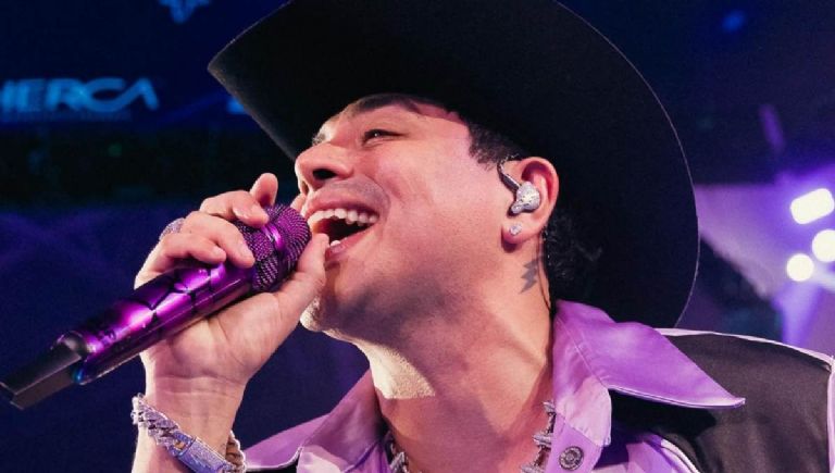 Grupo Firme en concierto