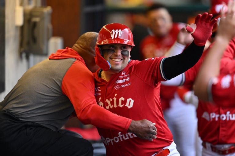 Jugadores clave de los Diablos Rojos del México en acción.