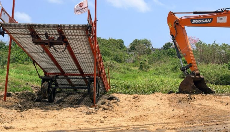 Alcalde Erasmo González Robledo supervisando obras de rescate ambiental en Ciudad Madero.