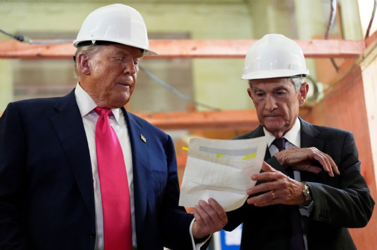 Imagen de Donald Trump y Jerome Powell