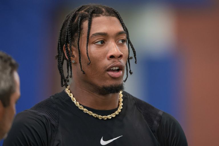 Isaiah Simmons en acción en la NFL