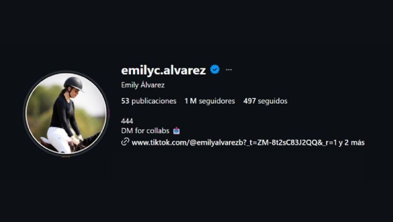 Número 444 estilizado con elementos de estabilidad y progresión