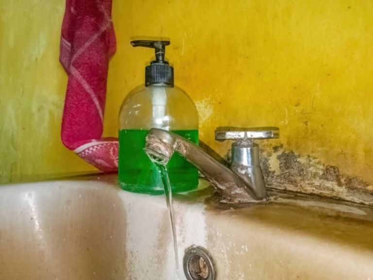 Dispensador de jabón limpio y listo para ser reutilizado