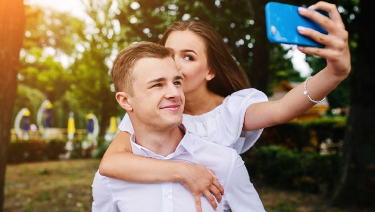 Persona conectando con su esencia