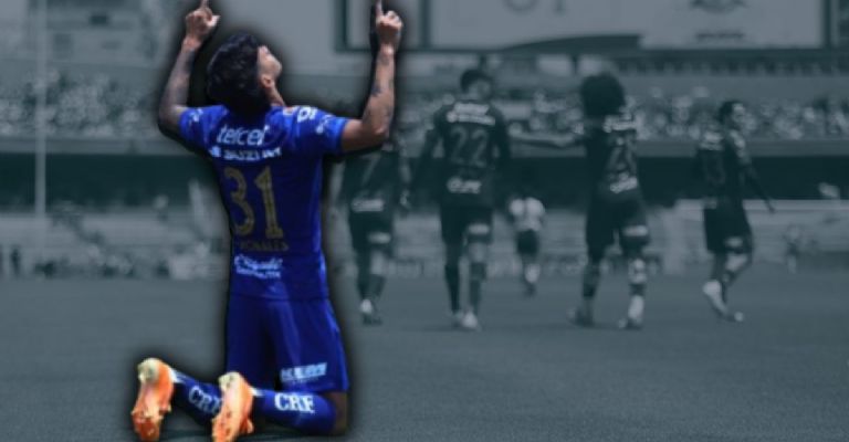 Jugadores de Pumas UNAM celebrando