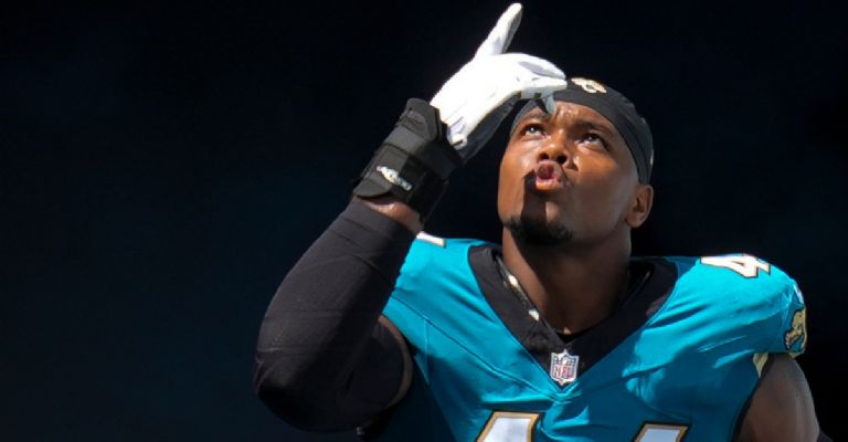 Travon Walker presionado al Quarterback en la NFL