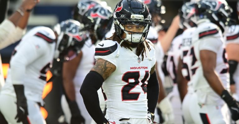 Derek Stingley Jr. en cobertura defensiva en la NFL