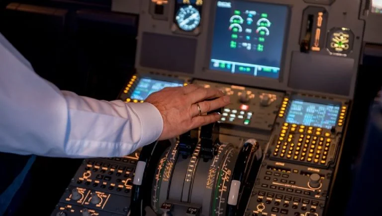 Primer oficial toma el control de la aeronave Jet2 tras indisposición médica del piloto