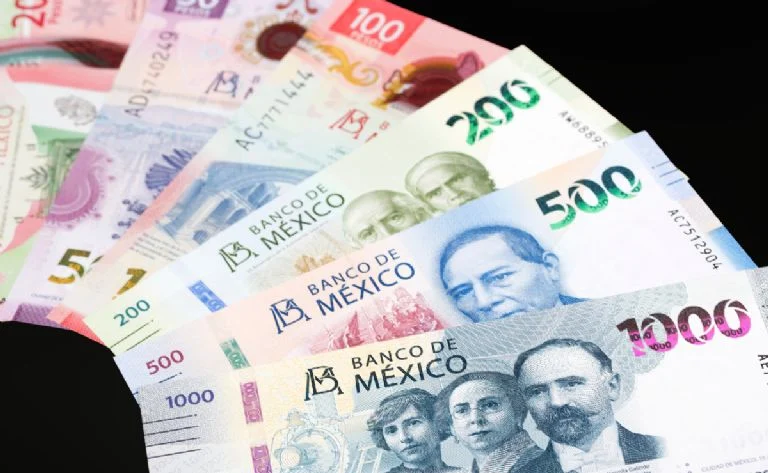 Morena: Salarios bajo ,000 libres de impuestos