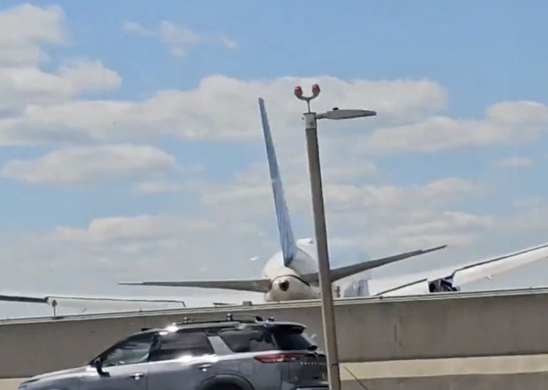 Imagen ilustrativa de la proximidad entre aeropuertos y vías terrestres