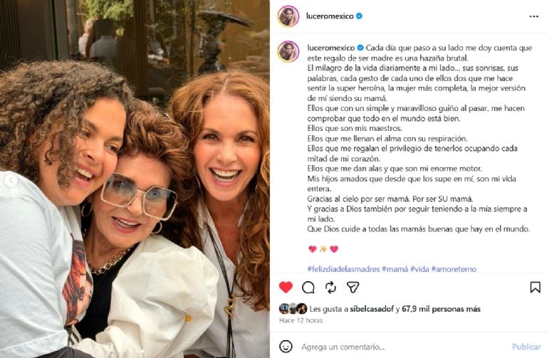 Lucero y su madre, la señora Lucero León, celebrando el Día de las Madres.