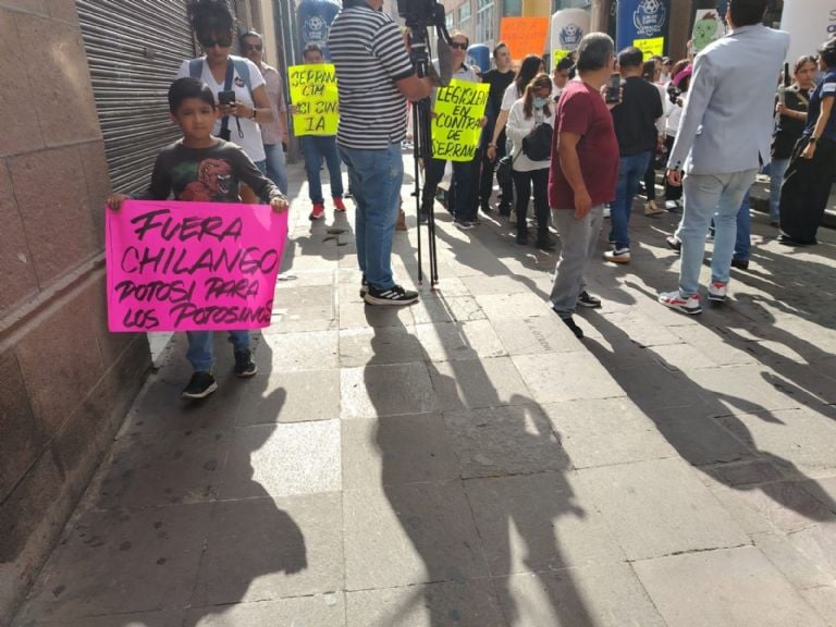 Asalto al Congreso de SLP interrumpe sesión.