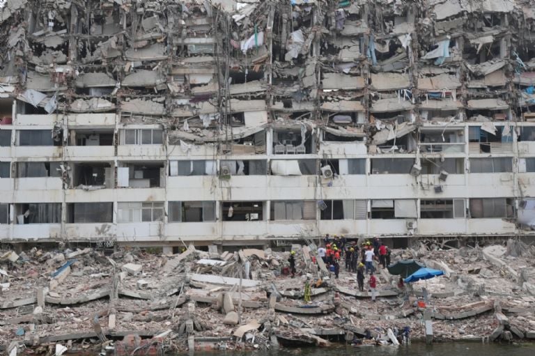 Suman 1,450 muertos tras sismos de 7.2 y 7.5 en Venezuela
