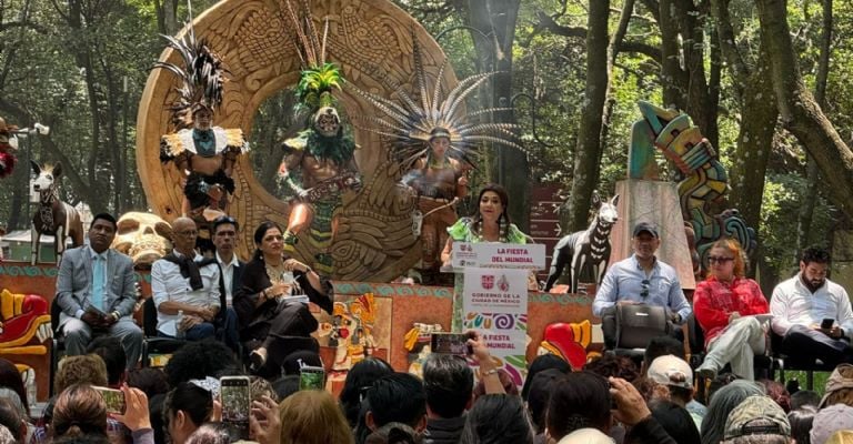 Fútbol y leyendas: Desfile en Reforma a la Copa.