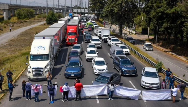 Tráfico en autopistas de México
