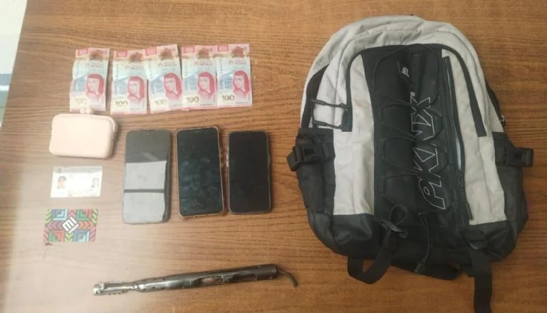 Elementos policiales aseguran material probatorio en Texcoco