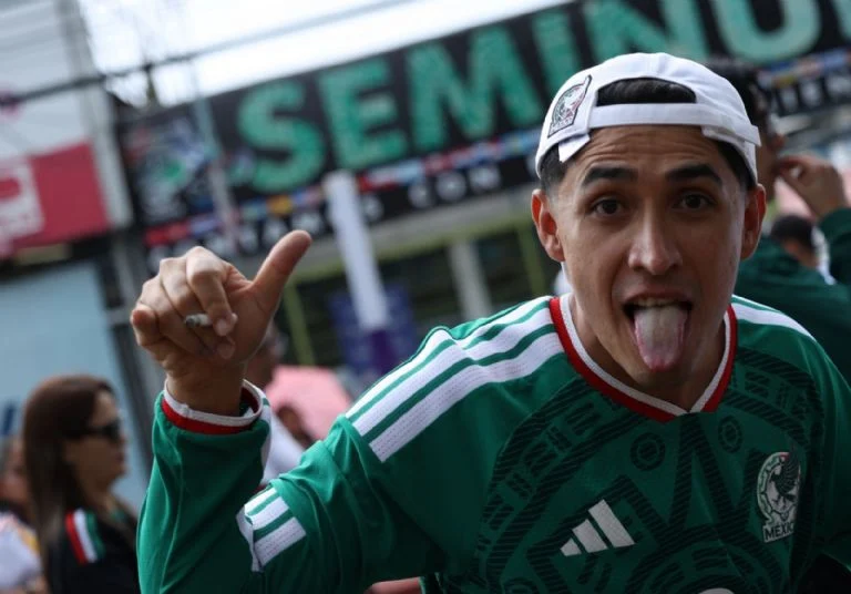 Afición mexicana en el estadio