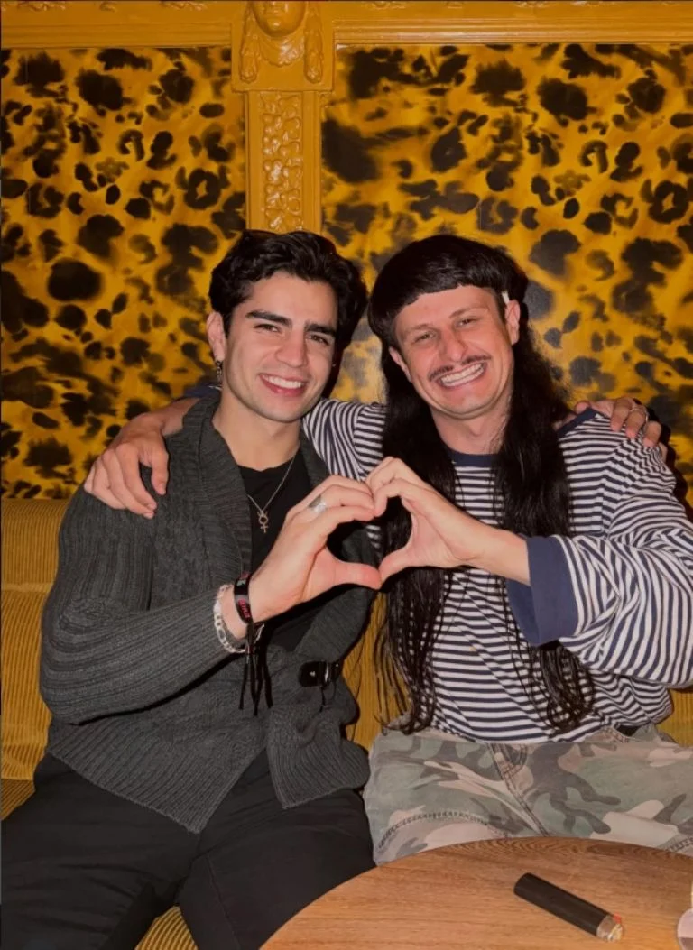 Aaron Mercury rinde homenaje a Oliver Tree