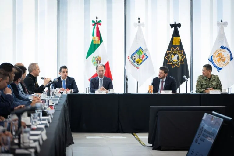 Samuel García durante la Mesa para la Construcción de la Paz