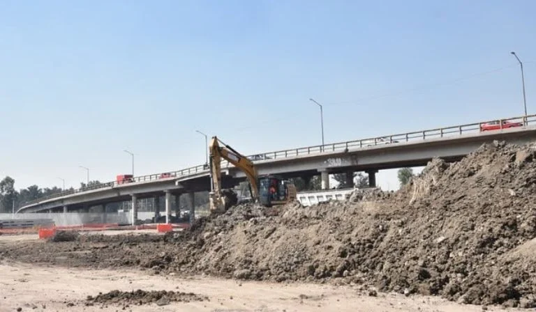 Proceso de cimentación y estructura en Alameda Oriente