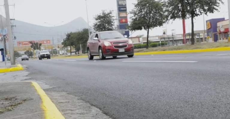 Autoridades municipales supervisan la nueva infraestructura vial en Escobedo